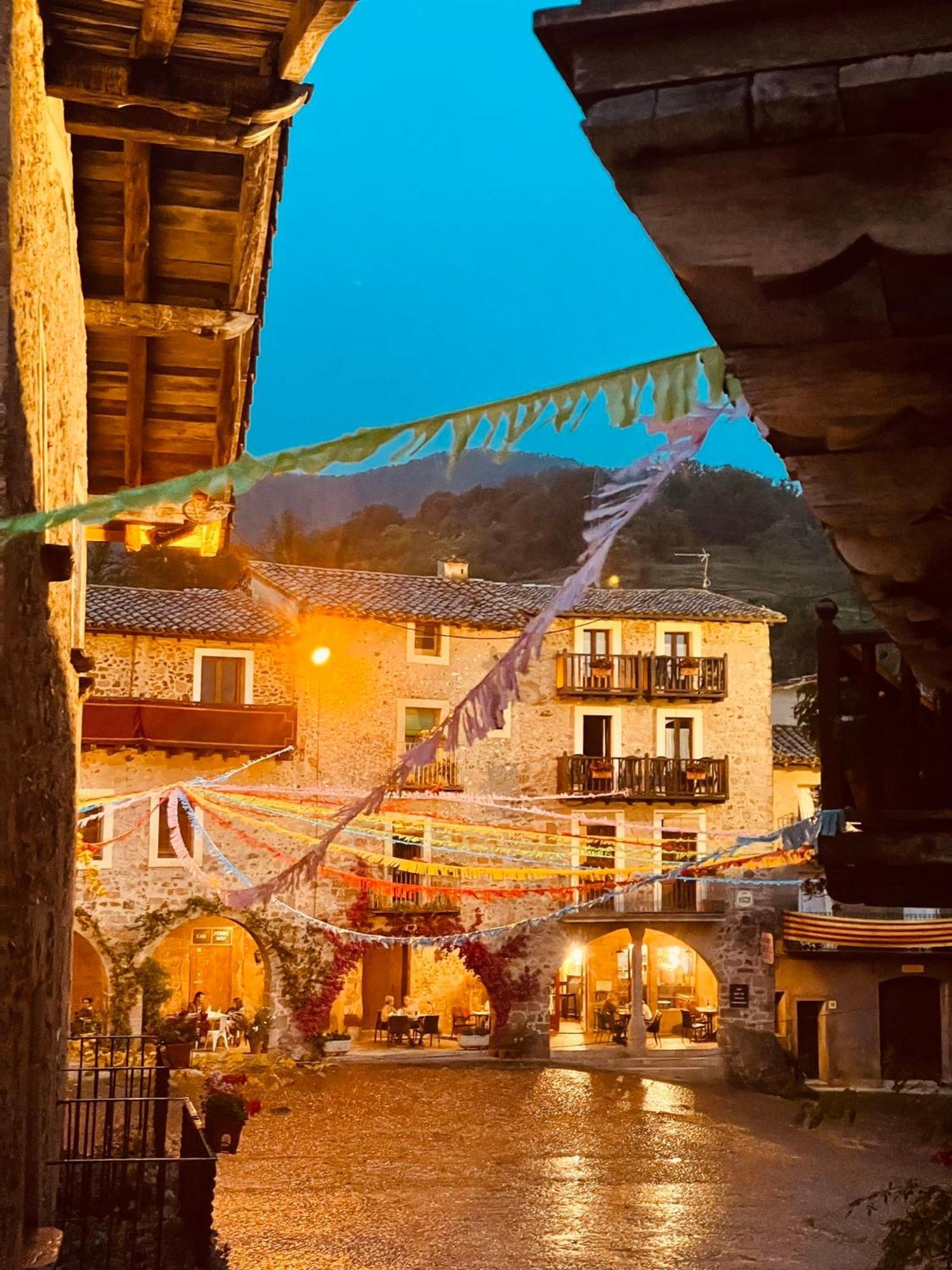 Hotel Cal Sastre Santa Pau Dış mekan fotoğraf