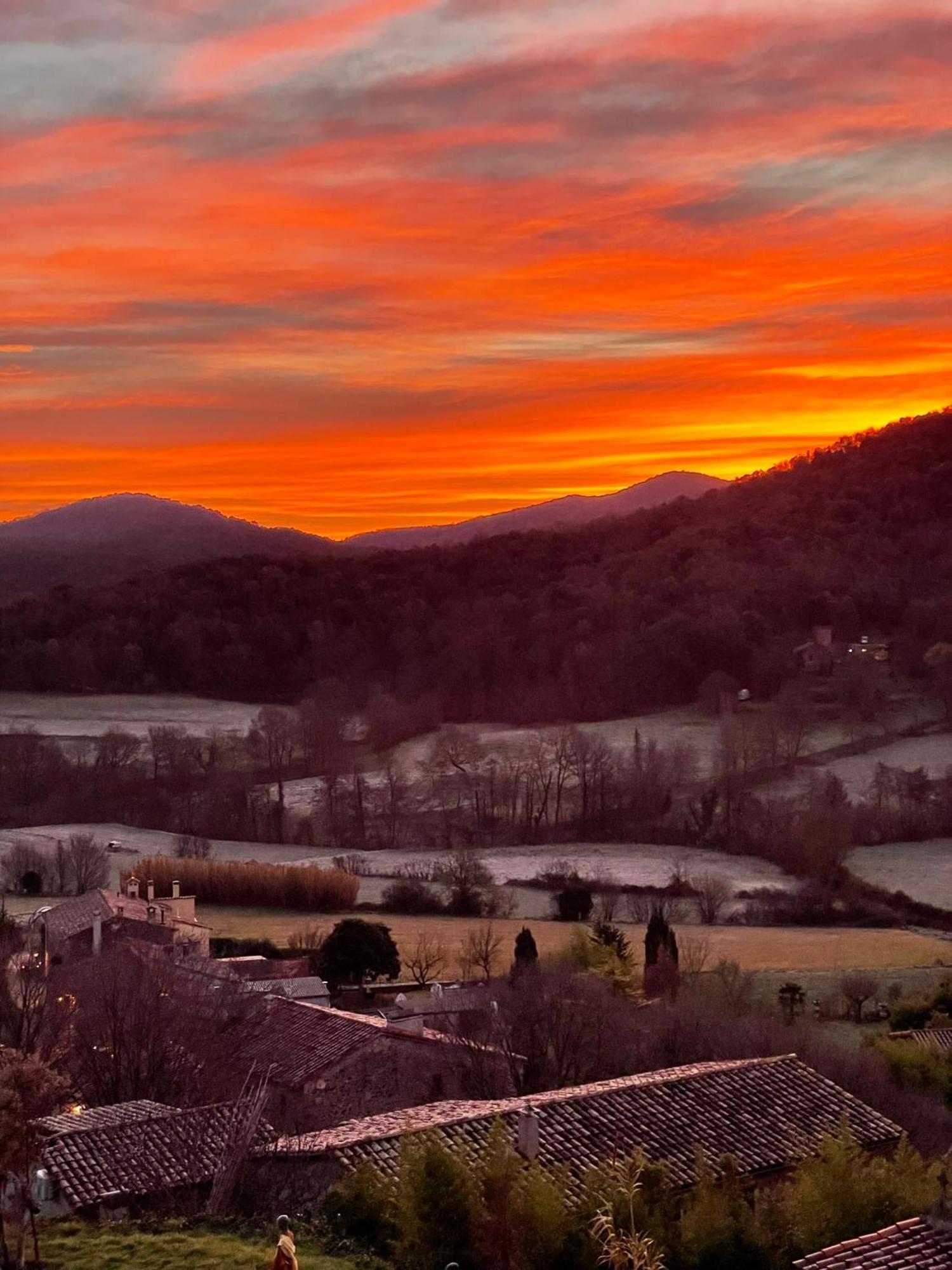 Hotel Cal Sastre Santa Pau Dış mekan fotoğraf