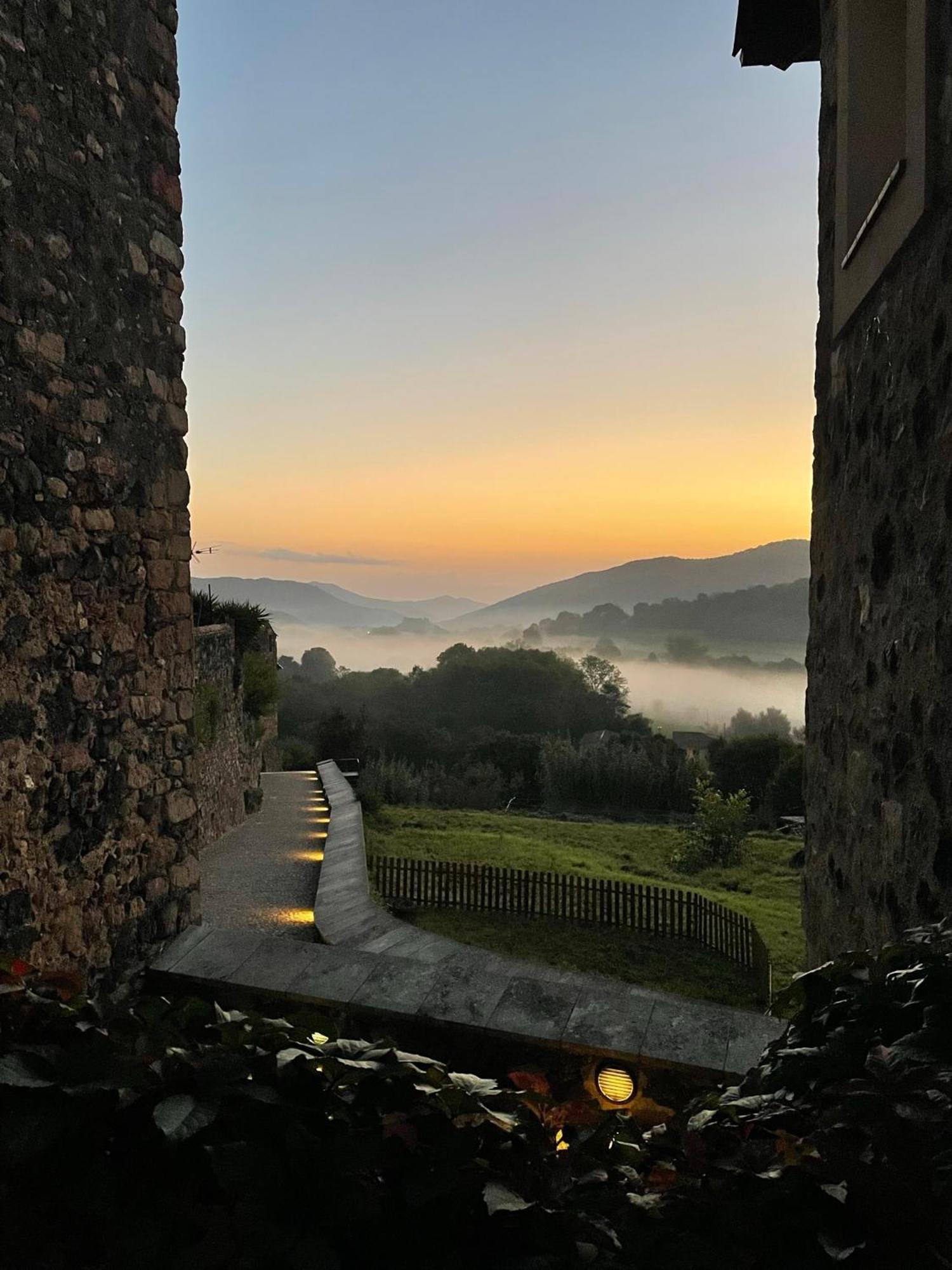 Hotel Cal Sastre Santa Pau Dış mekan fotoğraf