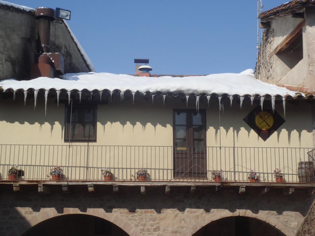 Hotel Cal Sastre Santa Pau Dış mekan fotoğraf