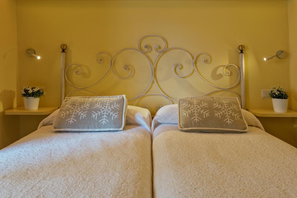 Hotel Cal Sastre Santa Pau Dış mekan fotoğraf